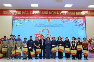Hải Phòng: Tổ chức tặng quà đoàn viên, người lao động dịp Tết Bính Ngọ 2026