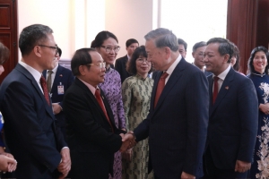 Tổng Bí thư Tô Lâm gặp gỡ cán bộ Đại sứ quán và cộng đồng người Việt Nam tại Lào