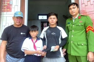 Quảng Trị: Nam sinh lớp 5 nhặt được của rơi nhờ Công an tìm người trả lại