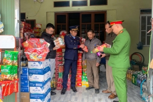 Đội Quản lý thị trường số 7 Lạng Sơn tăng cường kiểm tra thị trường dịp Tết Nguyên đán
