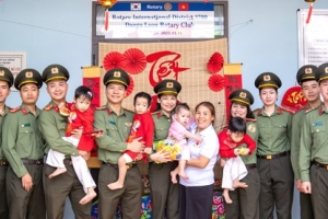 Đà Nẵng: Xuân về với các em nhỏ mồ côi