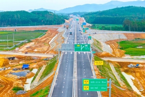 Thông qua phương án tổ chức giao thông trên 3 tuyến cao tốc mới qua miền Trung