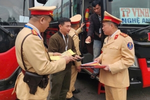 Tăng cường kiểm soát vận tải hành khách, bảo đảm an toàn giao thông dịp cao điểm Tết