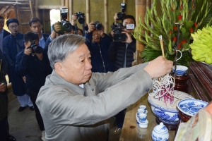 Tổng Bí thư Tô Lâm dâng hương, thăm Khu lưu niệm Tổng Bí thư Nguyễn Văn Cừ