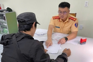Lâm Đồng: Xử phạt tài xế xe khách chở học sinh vượt ẩu trên đèo Bảo Lộc