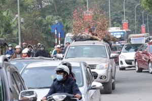 Cảnh báo mức phạt nặng khi chở đồ và lắp giá nóc ô tô dịp Tết 2026