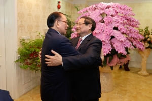 Thủ tướng Phạm Minh Chính thăm nguyên lãnh đạo Đảng, Nhà nước và dâng hương tưởng nhớ các đồng chí cố lãnh đạo