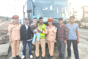 CSGT Công an Đà Nẵng: Kịp thời giải cứu 39 người trong vụ cháy xe khách chiều 26 Tết