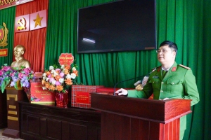 Công an xã Nghĩa Hưng sử dụng flycam để giám sát tình trạng đốt pháo trái phép trong đêm Giao thừa