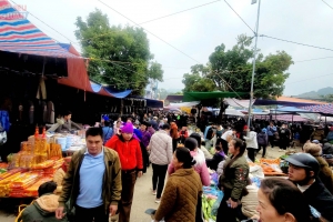 Chợ phiên giáp Tết dưới cổng trời ở Trà Lĩnh