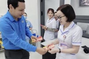 Gia Lai: Liên đoàn Lao động tặng quà đoàn viên, người lao động làm nhiệm vụ dịp Tết Nguyên đán