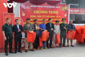 Lạng Sơn: Chăm lo Tết cho lái xe, bảo đảm an ninh, thông quan tại cửa khẩu