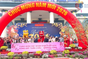 Khoảng 122.000 lượt khách du lịch đến Quảng Ninh trong ngày mùng 1 Tết