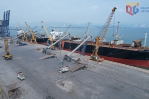 Cảng Cái Lân đón 2 tàu vào “xông đất” năm Bính Ngọ