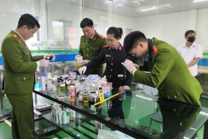 Những đối tượng nào bị khởi tố trong đường dây sản xuất hàng trăm nghìn hộp thực dưỡng giả?