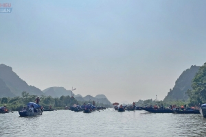 Tổ chức, đón lượng khách tăng mạnh ngay đầu mùa Lễ hội Chùa Hương