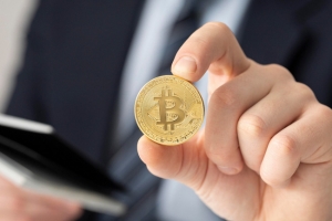 Bitcoin lao dốc, xuống dưới 65.000 USD