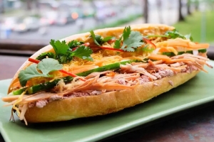 Bộ Y tế yêu cầu khẩn trương điều tra vụ 19 người nghi ngộ độc sau khi ăn bánh mì tại Đồng Tháp