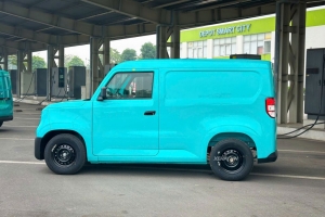 VinFast EC Van ra mắt phiên bản cửa trượt với giá niêm yết 325 triệu đồng