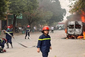 Bắc Ninh: Xe ô tô cháy rụi khi đang lưu thông trên đường