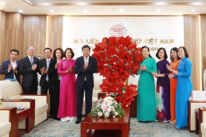 Lãnh đạo Hà Nội ghi nhận vai trò của phụ nữ Thủ đô nhân Ngày Quốc tế Phụ nữ 8/3