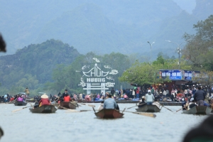 Hà Nội nghiên cứu thí điểm xuồng điện phục vụ du lịch chùa Hương