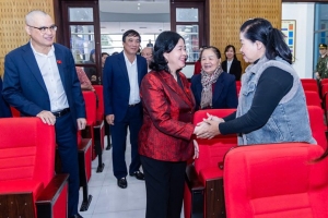 Chủ tịch Uỷ ban Trung ương MTTQ Việt Nam Bùi Thị Minh Hoài tiếp xúc cử tri tỉnh Phú Thọ