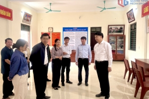 Ông Nguyễn Văn Công, Phó Chủ tịch UBND tỉnh Quảng Ninh kiểm tra bầu cử tại Bình Khê và An Sinh