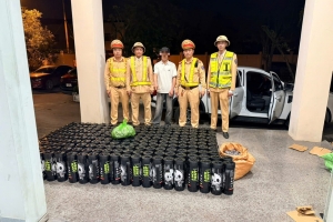 Quảng Ninh: Chặn đứng xe bán tải chở gần 200 bình nghi "khí cười" lúc rạng sáng