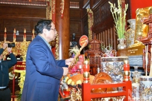 Thủ tướng Phạm Minh Chính dâng hương tưởng nhớ Chủ tịch Hồ Chí Minh, các Anh hùng liệt sĩ chiến trường Điện Biên Phủ