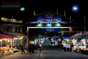 Đêm trắng chợ Long Biên: Những phận người mưu sinh sau bánh xe