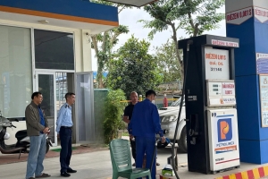 Quản lý thị trường Thanh Hóa đồng loạt ra quân, siết chặt kỷ cương hoạt động kinh doanh xăng dầu