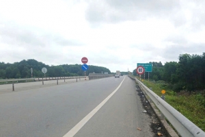 Điều chỉnh tốc độ, giảm ùn tắc cao tốc Cam Lộ - La Sơn