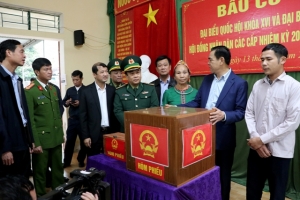 Chủ tịch UBND tỉnh Nghệ An kiểm tra công tác chuẩn bị bỏ phiếu sớm tại xã Môn Sơn