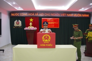 Cử tri Hải đoàn 42 gửi trọn niềm tin qua từng lá phiếu trong “Ngày hội non sông”