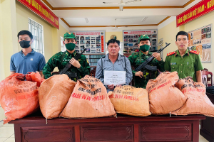 Quảng Ngãi: Bắt quả tang đối tượng vận chuyển trái phép 97 kg thuốc nổ