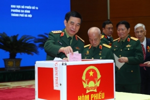 Lãnh đạo Bộ Quốc phòng bỏ phiếu bầu cử