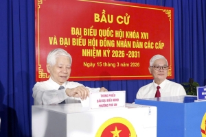 Nguyên Chủ tịch nước Nguyễn Minh Triết bỏ phiếu tại phường Phú An, TP. HCM