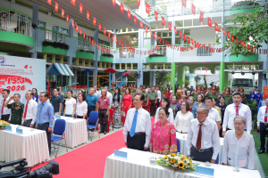 Nguyên Thủ tướng Nguyễn Tấn Dũng và Chủ tịch UBND TP. HCM Nguyễn Văn Được bỏ phiếu tại phường Xuân Hòa