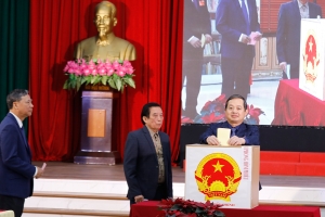Chủ tịch UBND tỉnh Bắc Ninh Phạm Hoàng Sơn dự khai mạc bầu cử tại phường Kinh Bắc