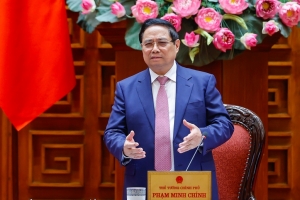 Thủ tướng: Dứt khoát không để thiếu xăng dầu trong mọi trường hợp; xem xét bố trí ngân sách để hỗ trợ bình ổn giá