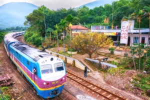 Thông tuyến đường sắt qua đèo Hải Vân