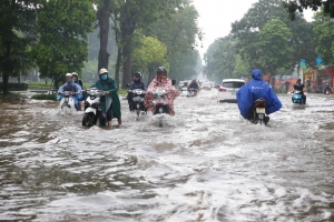 Hà Nội siết chặt vệ sinh môi trường, đẩy nhanh tiến độ 7 dự án chống ngập úng đô thị