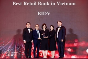 BIDV viết tiếp thập kỷ dẫn đầu với cú đúp giải thưởng Ngân hàng Bán lẻ tốt nhất Việt Nam Tiền gửi tốt nhất châu Á