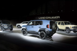 Toyota Land Cruiser FJ chính thức ra mắt: SUV địa hình biểu tượng với mức giá cạnh tranh