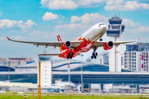 Giá vé máy bay có thể điều chỉnh theo biến động giá nhiên liệu xăng dầu