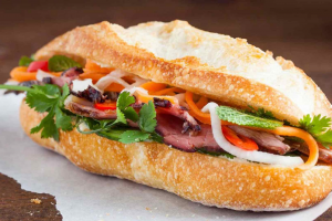 Khẩn trương điều tra, xử lý vụ nghi ngộ độc thực phẩm sau khi ăn bánh mỳ tại xã Tịnh Khê, tỉnh Quảng Ngãi