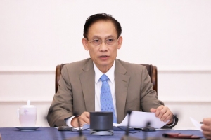 Bộ trưởng Ngoại giao Lê Hoài Trung điện đàm với Bộ trưởng Ngoại giao Philippines