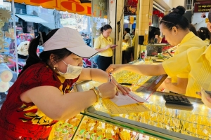 Giá vàng bật tăng trở lại, chuyên gia cảnh báo rủi ro “đu đỉnh”