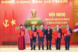 Công bố Quyết định của Bộ Chính trị về công tác tổ chức và cán bộ của 5 cơ quan
